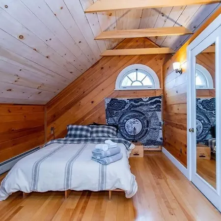 Bright And Cozy Treehouse Apartment Burlington Exterior photo