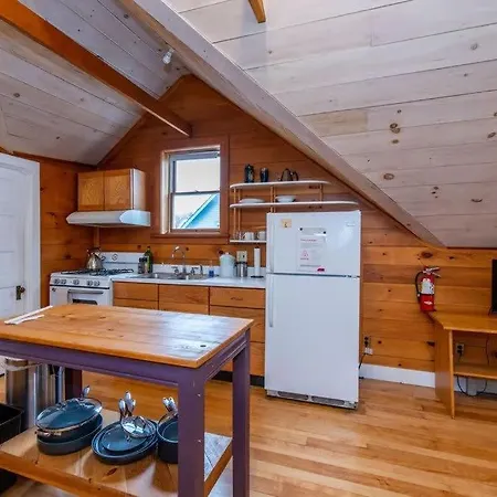 Bright And Cozy Treehouse Apartment Burlington Exterior photo